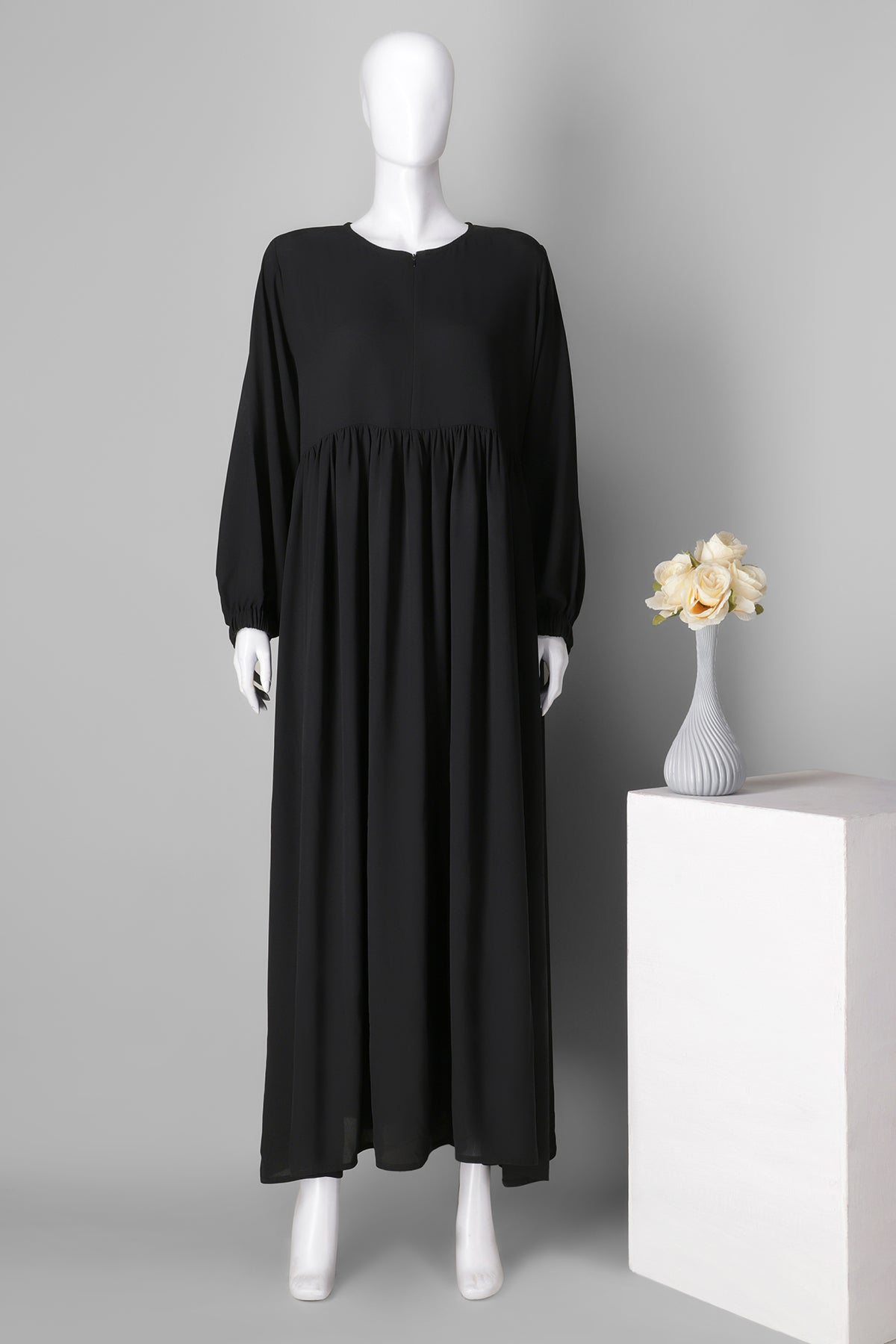 Elegant front chun abaya with zipper and elastic sleeves, full front view, stylish modest wear abaya for women in Pakistan