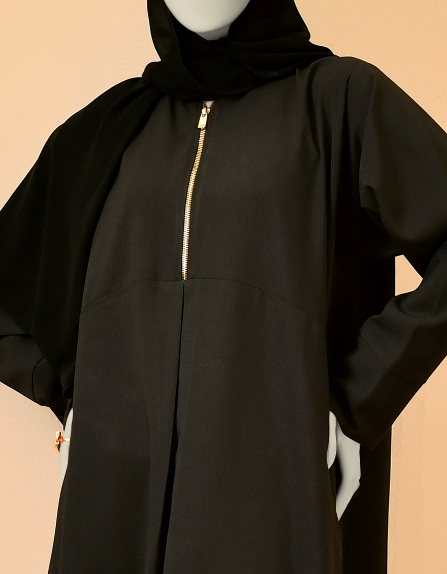 Close-up view of gold zipper design on abaya front, elegant modest wear abaya for women, online abaya shopping Pakistan