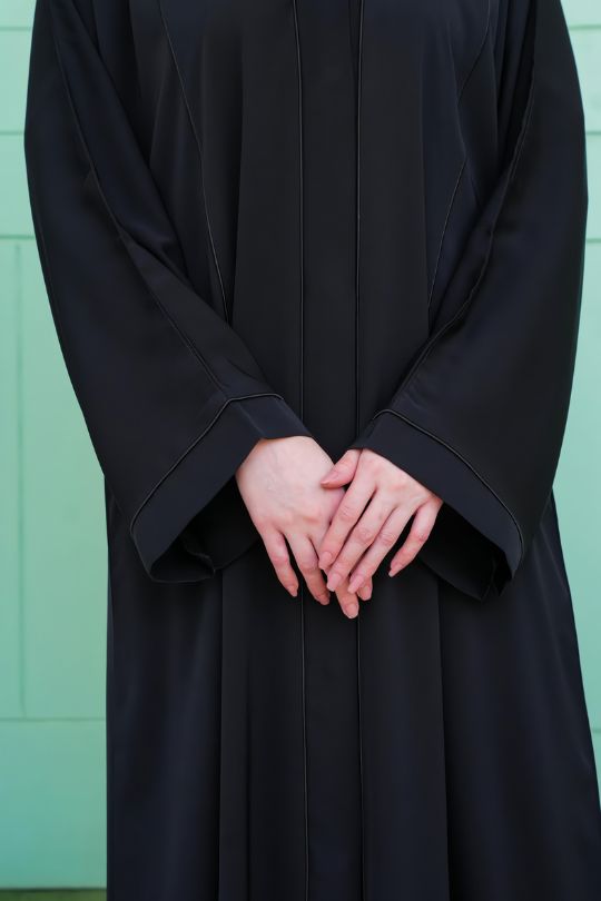 Sleeve zoom-in view of Classic Black Front Open Plain Abaya – showing neat cuff finishing and soft fabric detailing.