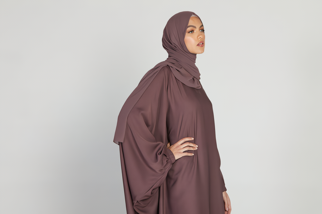 Zoom-in view showing front design of pink abaya dress kaftan, stylish modest fashion abaya for women in Pakistan