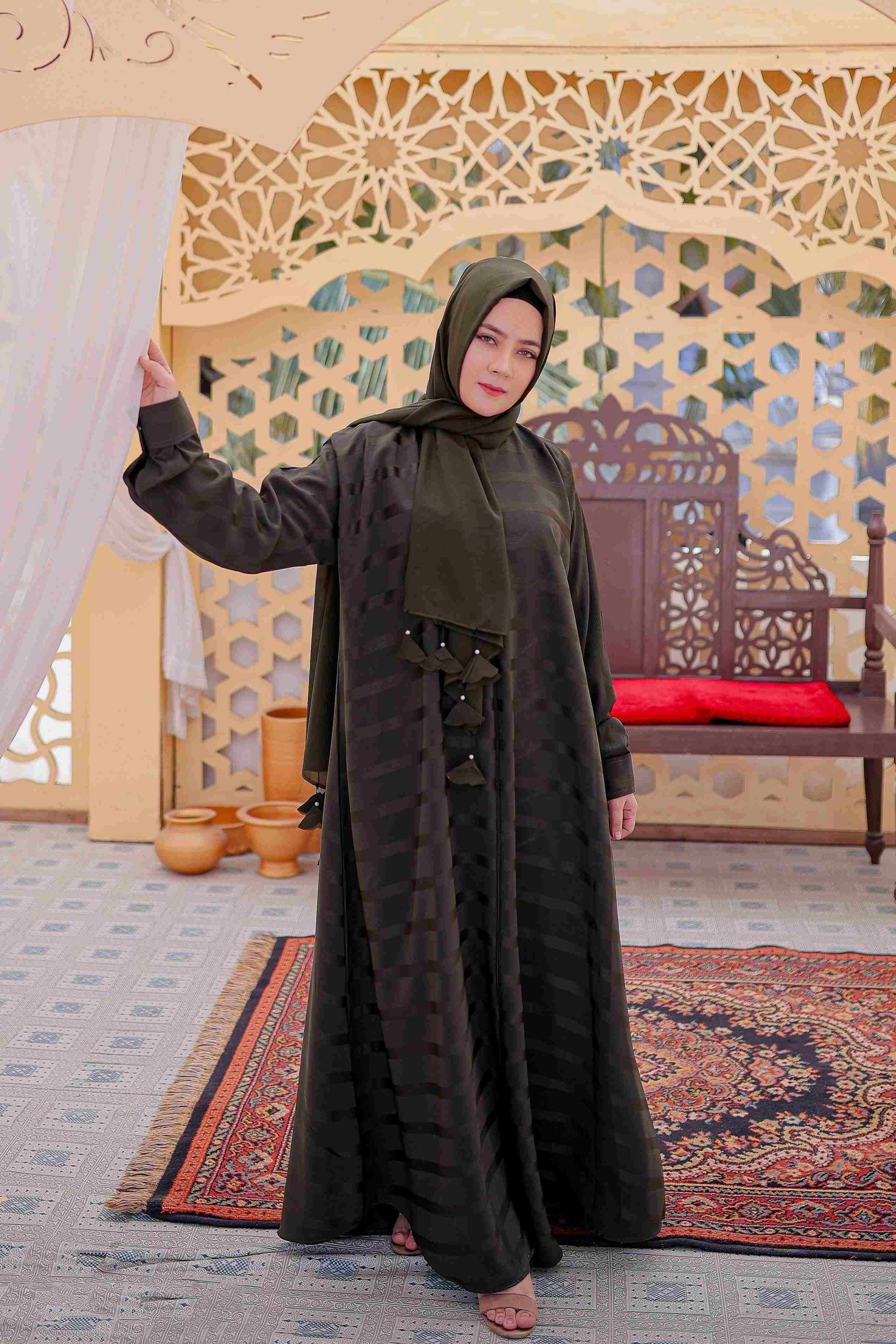 Dark Green Abaya with Full Zip – Elegant Front Style