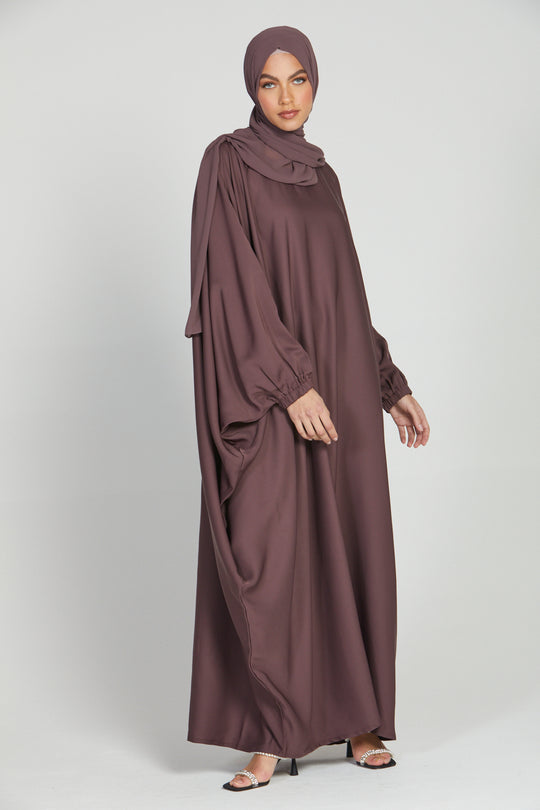 Front view of modern pink abaya dress kaftan, fashionable modest wear abaya for women in Pakistan