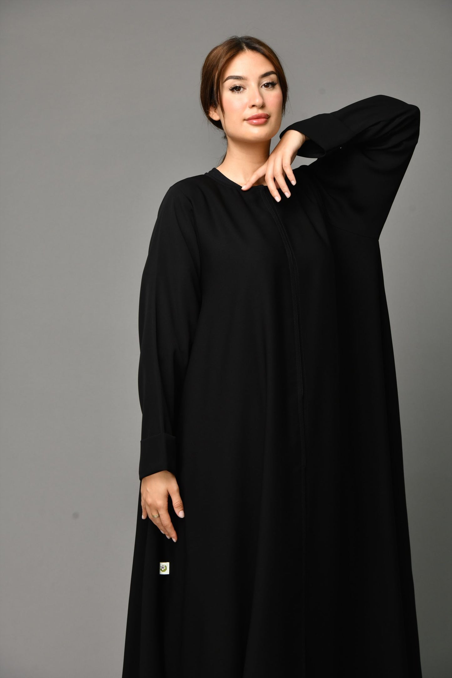 Zoomed-in view of zipper closure on Arabic Style Abaya crafted from luxurious nida fabric.
