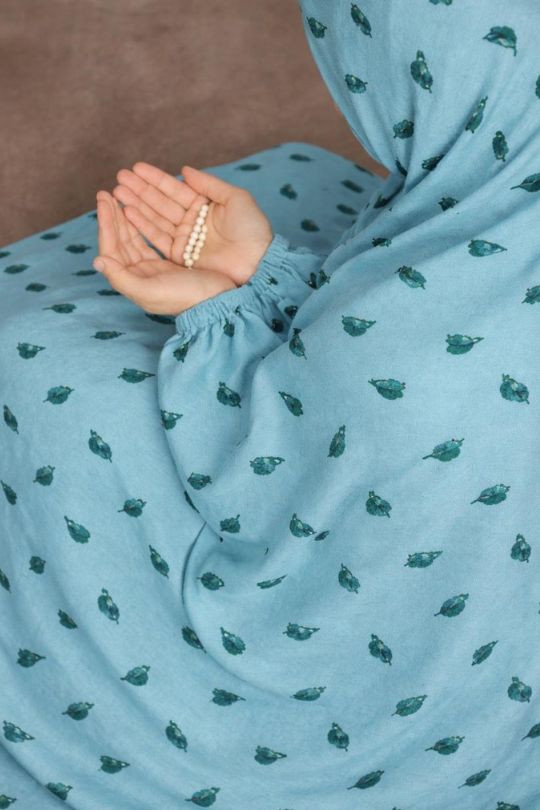 Premium Swiss Lawn Fabric (Soft & Breathable)