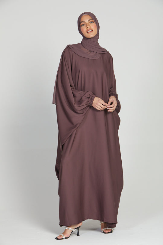 Elegant front view of stylish pink abaya dress in kaftan style, modest abaya with elastic sleeves