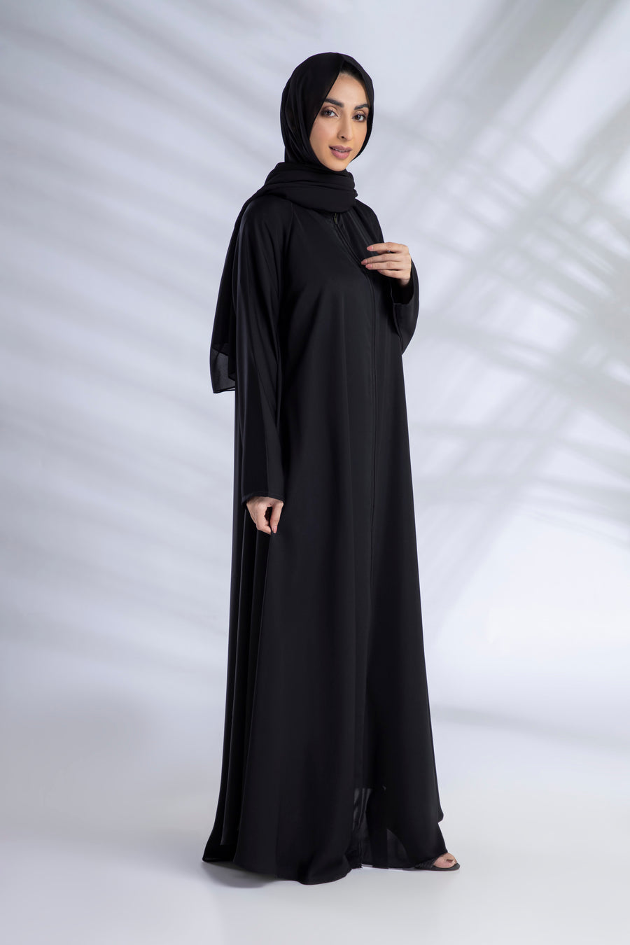Abaya With Zipper Front In Black